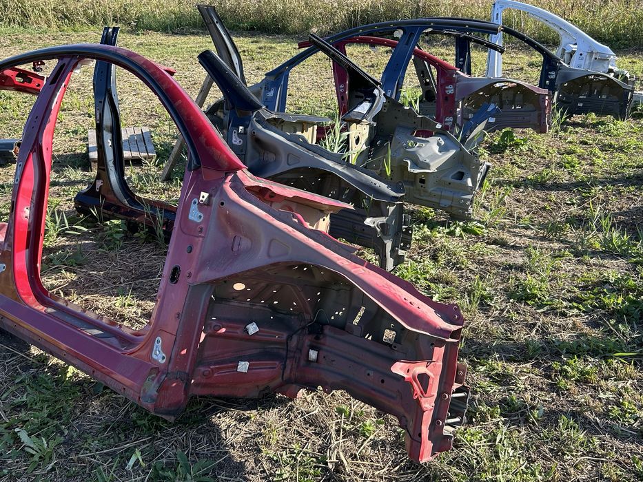 Правая четверть порог полка крыла, стакан Tesla Model Y My