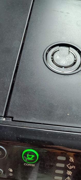 Ekspres do kawy Philips z młynkiem i spieniaczem