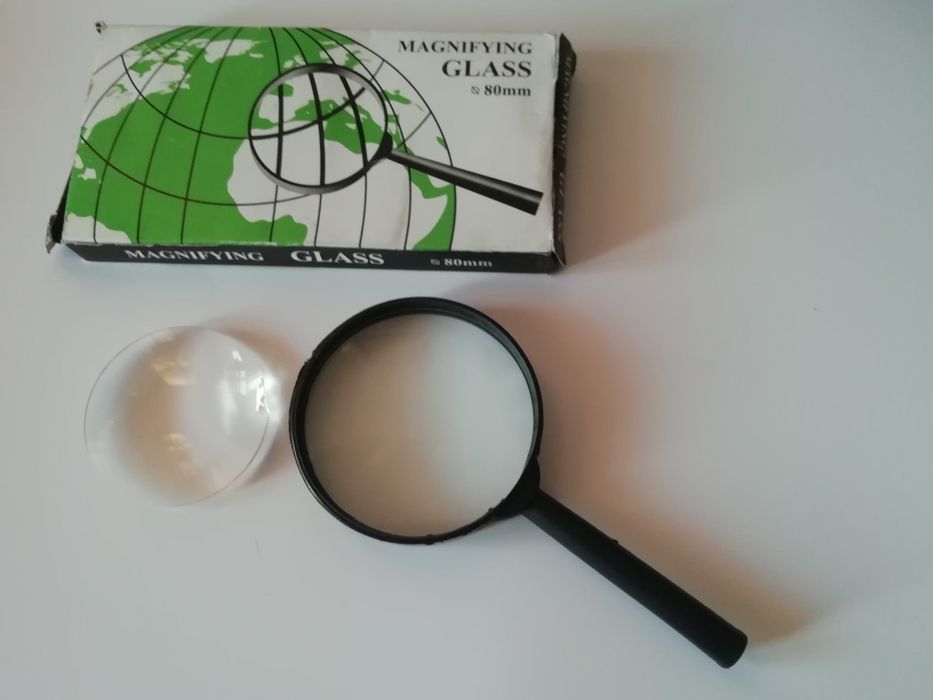 Велике збільшувальне скло і лінза