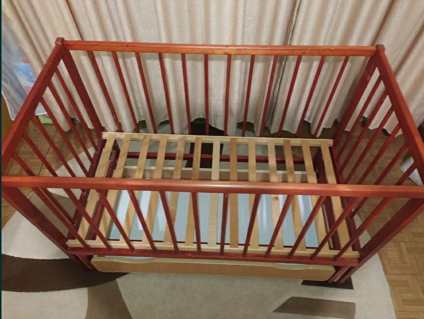 Дитяче ліжечко-колиска