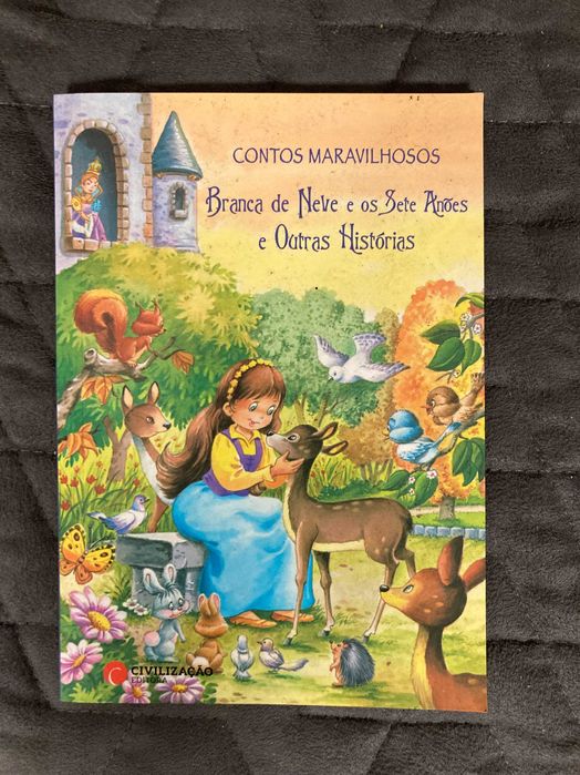 Guitarras de brincar e peluches