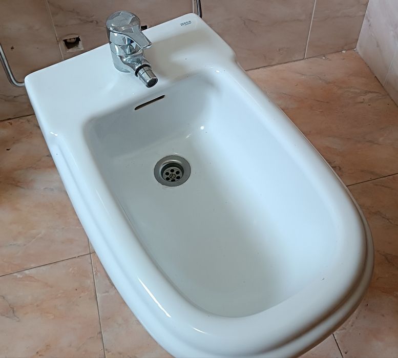 Bidé com tampa Roca