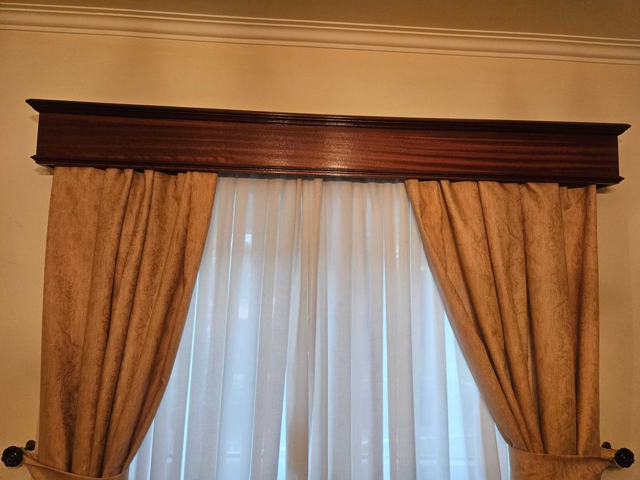 Sanefas com cortinados