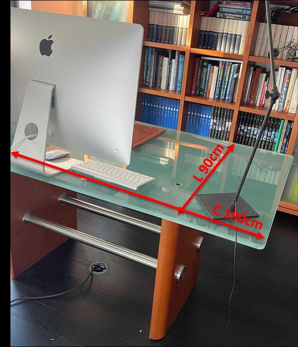 mesa secretária com tampo em vidro