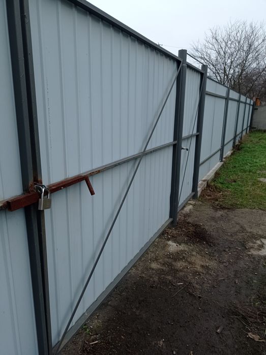 Новий будинок в передмісті Чернігова.