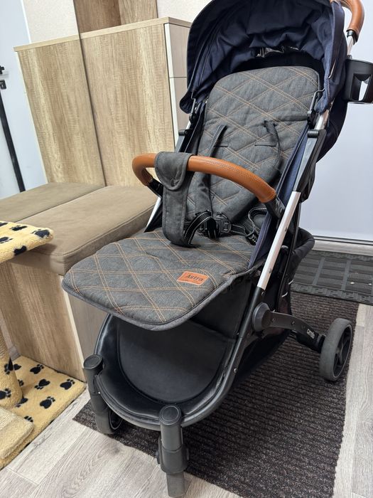 Прогулянкова коляска Carrello Astra