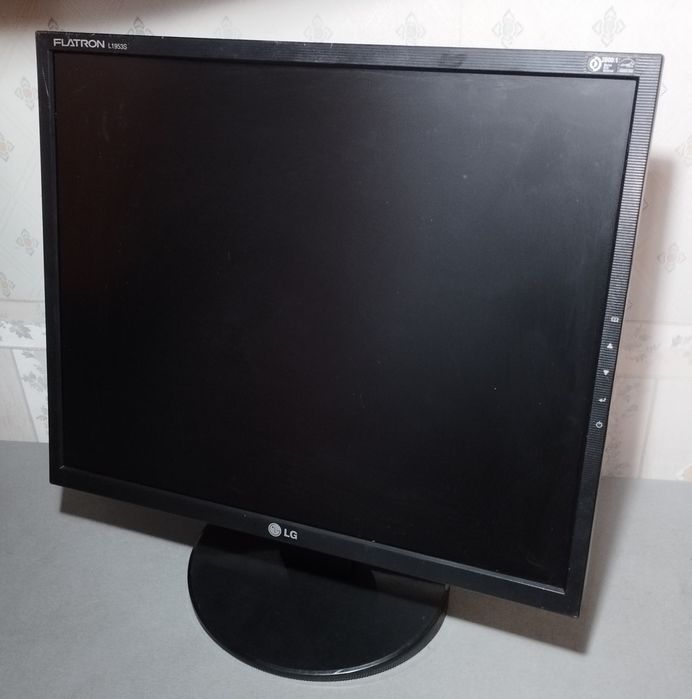Брендовый видеомонитор LG,  View Sonic, рабочий, не дорого