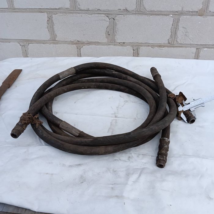 Шланги гидравлические. Длина три метра один.