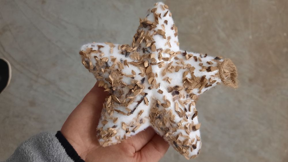 Vendo árvore de natal 120cm bem estimada