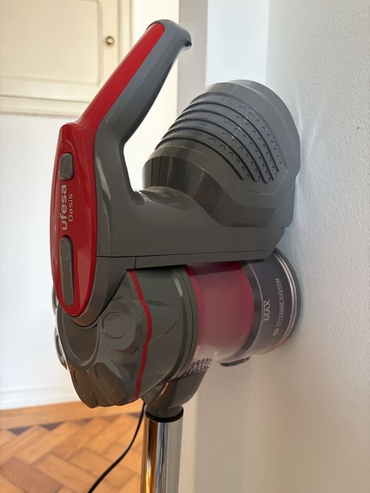 Aspirador vertical com fio Oasis