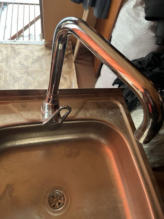 Кухонна тумба з мийкою та краном