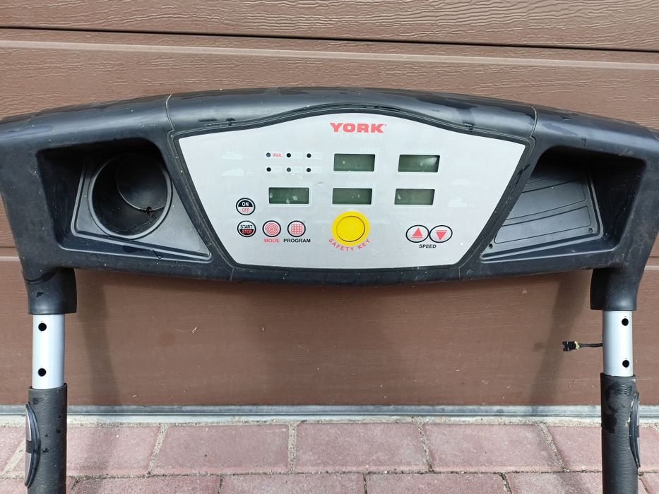 Panel sterowania bieżni York.