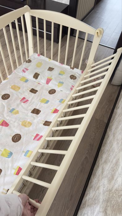 Дитяче ліжко колиска з маятником та матрац. Постіль дитяча