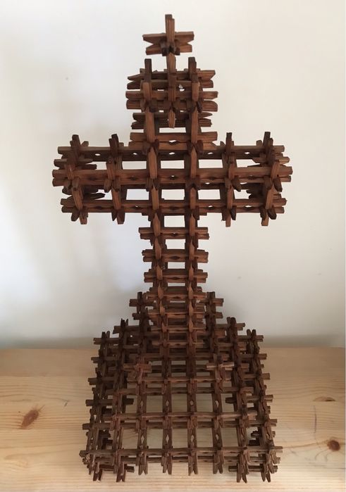 Stary drewniany krzyż ze spinaczy, dewocjonalia / rękodzieło /handmade