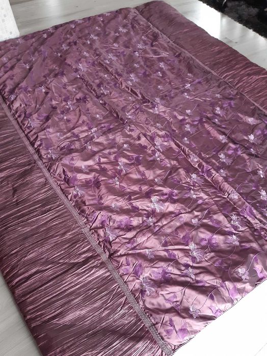 Narzuta na łoże, łóżko