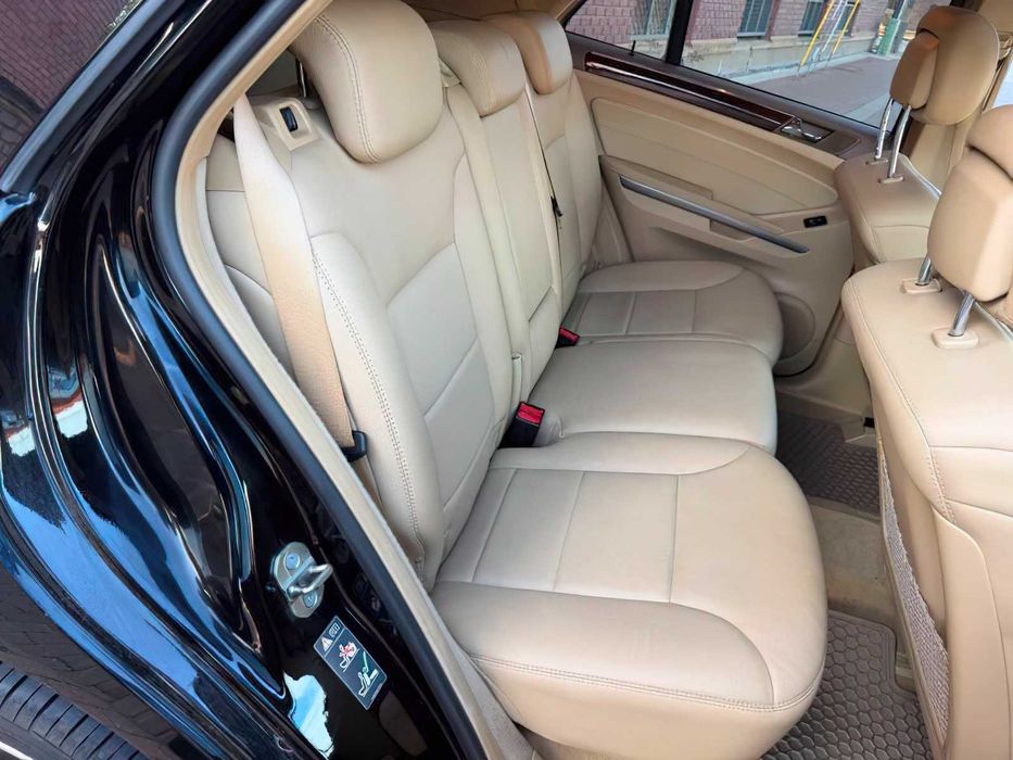 Mercedes-Benz M-Class ML 550      2011