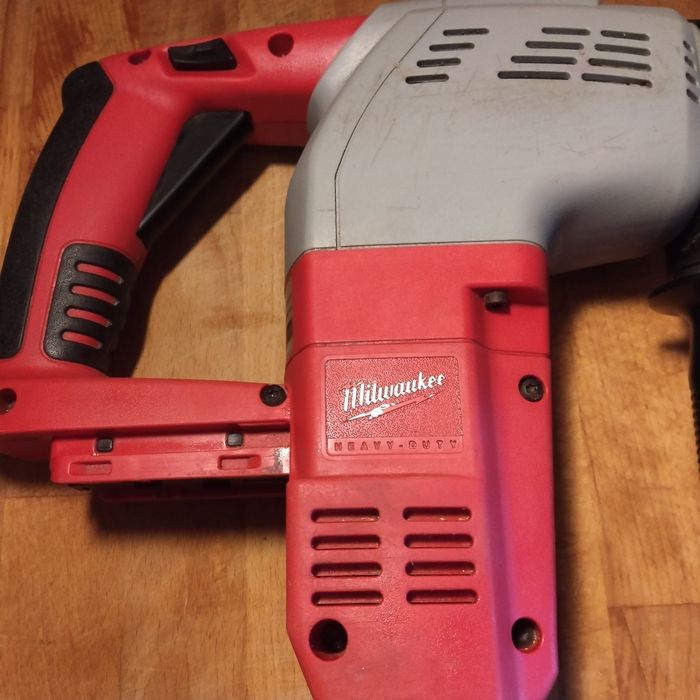 Młotowiertarka  Milwaukee  V18 HX