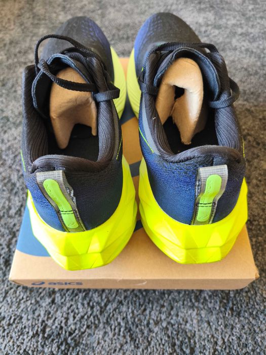 Ténis de Corrida Asics Novablast 4 – Estado Muito Bom - Tamanho 41,5