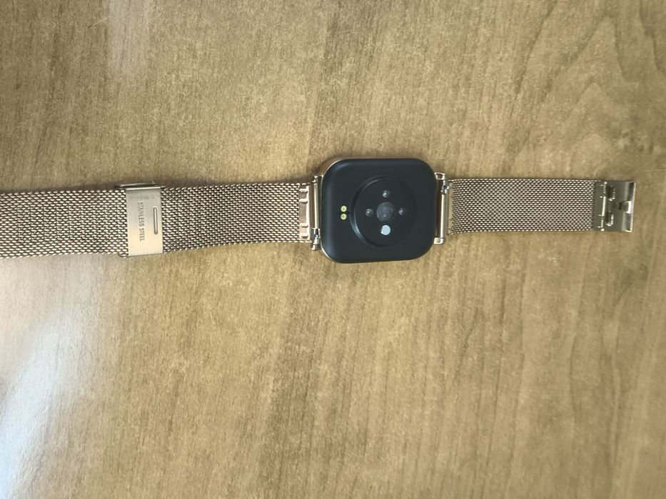 Smartwatch U.S. Polo Assn. – złoty, stalowa bransoleta mesh, elegancki
