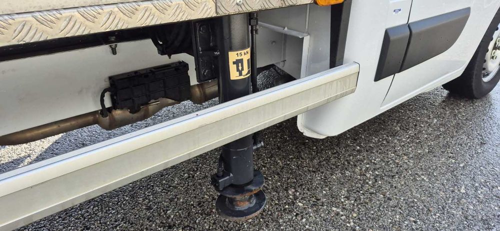 Renault Master com Elevador
