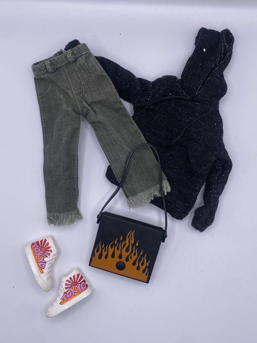 BARBIE FLAVAS ROUSSE TIKA 2003 NEUVE BOITE AVEC SES ACCESSOIRES