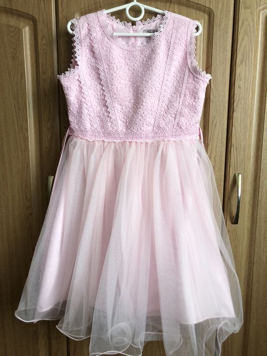Рожева сукня, 8-10, з вишивкою рішельє, святкова для дівчинки