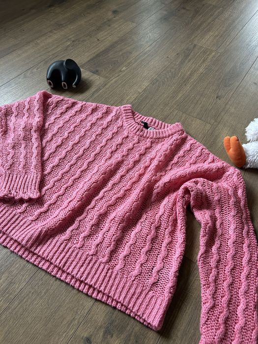 Sweter H&M różowy ciepły gruby krótki warkocz splot