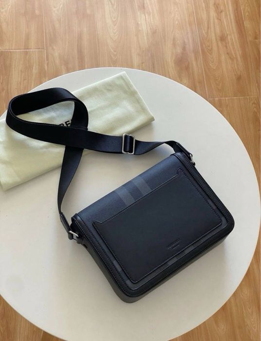 Burberry Alfred Small сумка мессенджер чорна loro louis чоловіча