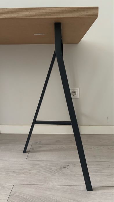 Mesa secretária (tampo + cavaletes)