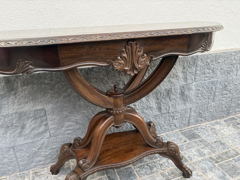 Consola Meia-Lua (Demilune) em Madeira com Entalhes Clássicos