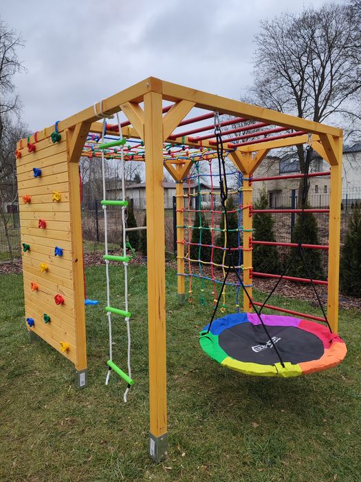 Plac zabaw dla dzieci. Zręcznościowy plac zabaw- małpi gaj