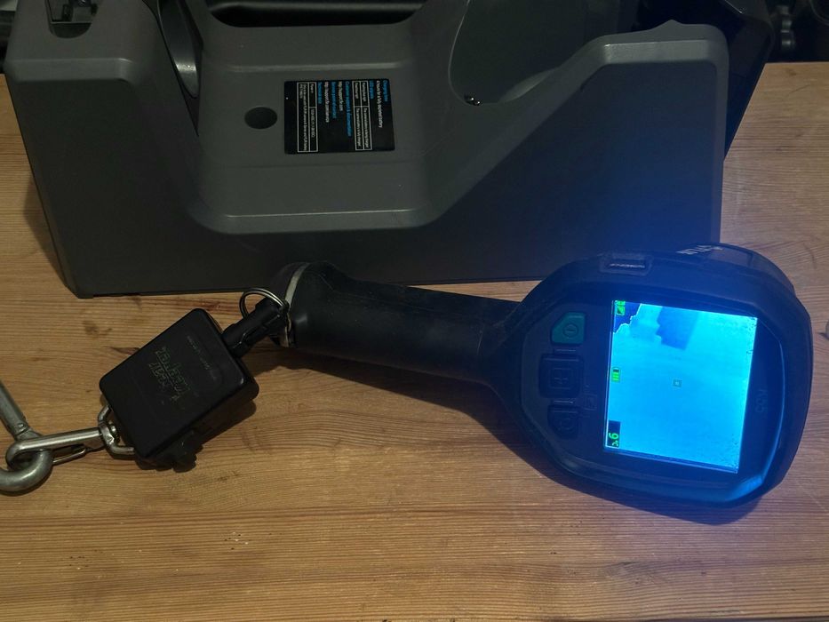 Kamera termowizyjna FLIR K55 + Stacja dokująca + retraktor + 2 baterie