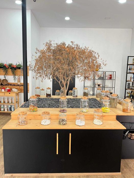 Venda de Negócio de produtos da terra no centro da cidade de Ovar