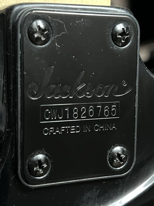 Электрогитара Jakson JS11