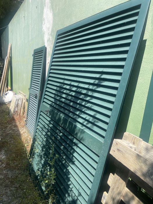 2 portas e 2 portadas fixas