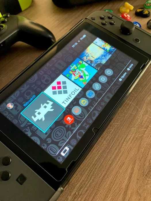 Nintendo Switch V1 Desbloqueada 64GB + 512GB e Acessórios