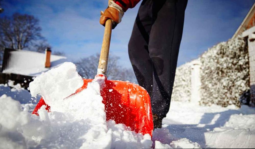 Розчищення снігу  чистка снігу Луцьк