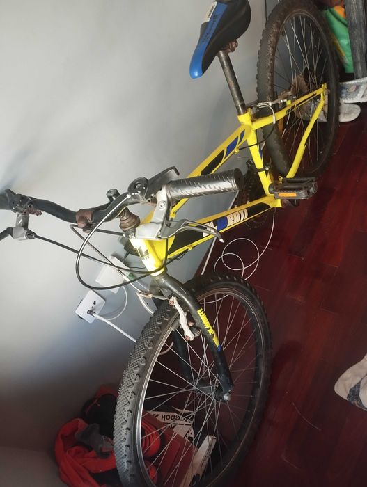 Bicicleta semi-nova