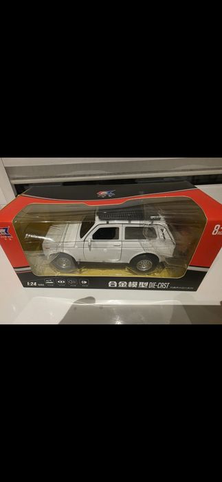 Металева модель Lada Niva «Експедиція» — Масштаб 1:24