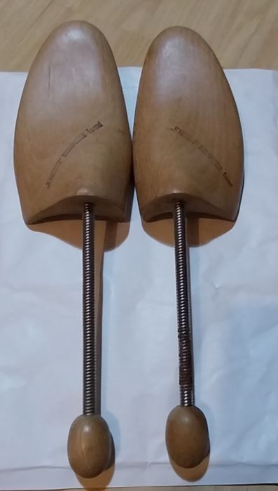 Par de formas antigas para sapatos de homem