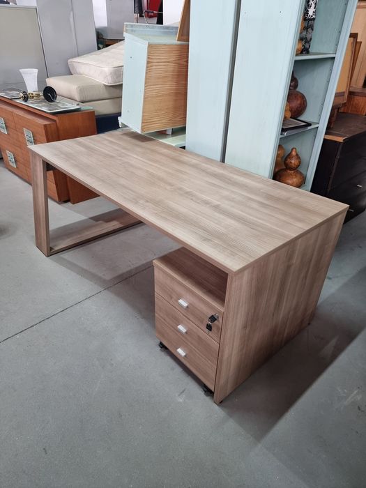 Secretária Nova c/arquivador