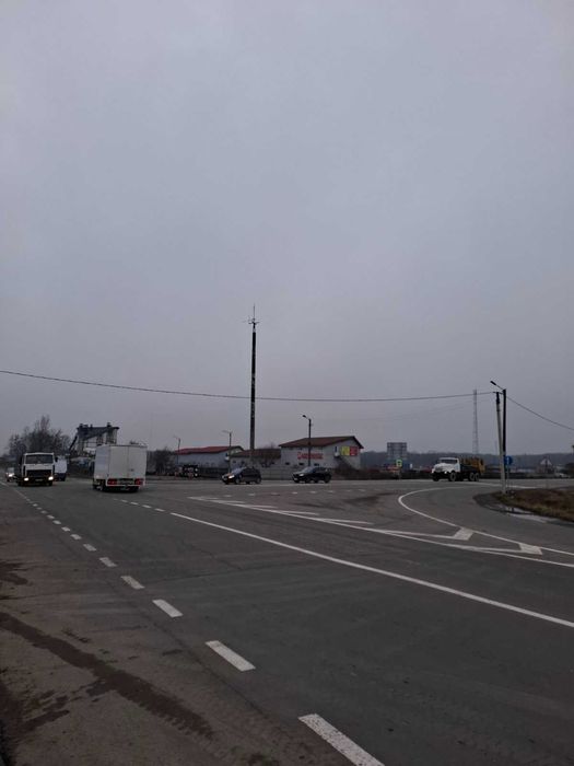 Продаю ділянку на в'їзді в Івано-Франківськ, біля авторинку 20 соток.