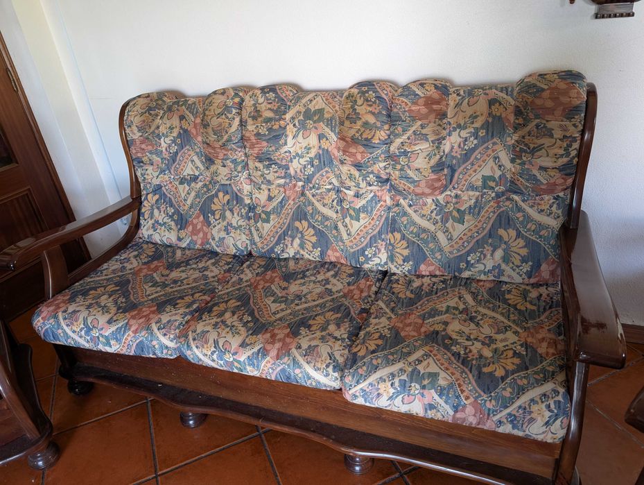 Conjunto sofá 3 lugares + 2 poltronas