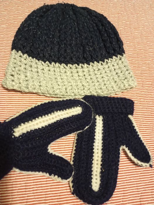 Gorro e luvas em lã
