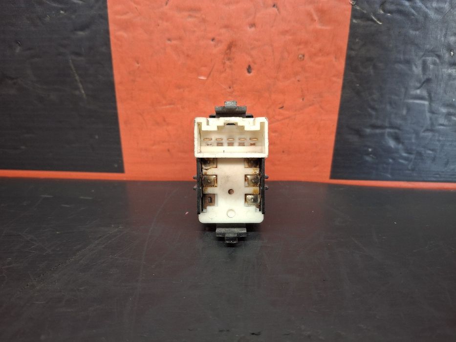Comando / botão / interruptor vidros frente direito TOYOTA Dyna Chassi