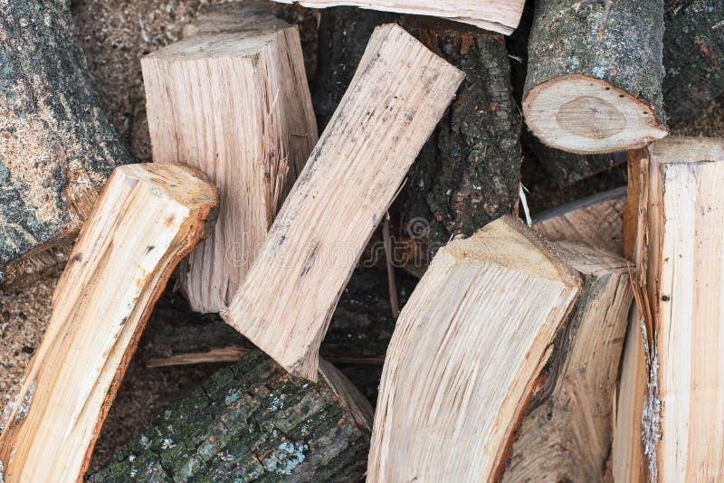 Vendo lenha seca de pinho 40€ m3 carvalho 50€ m3