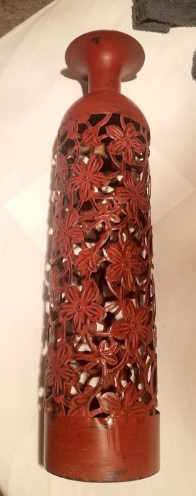 Vaso decorativo, esta pintado para parecer velho. em ferro fino, lindo