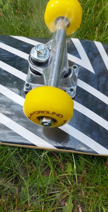 Deskorolka playground skateboard NOWA