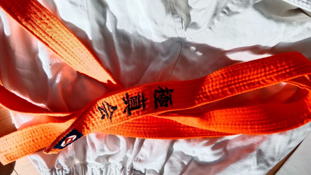 Kimono do karate z dodatkami