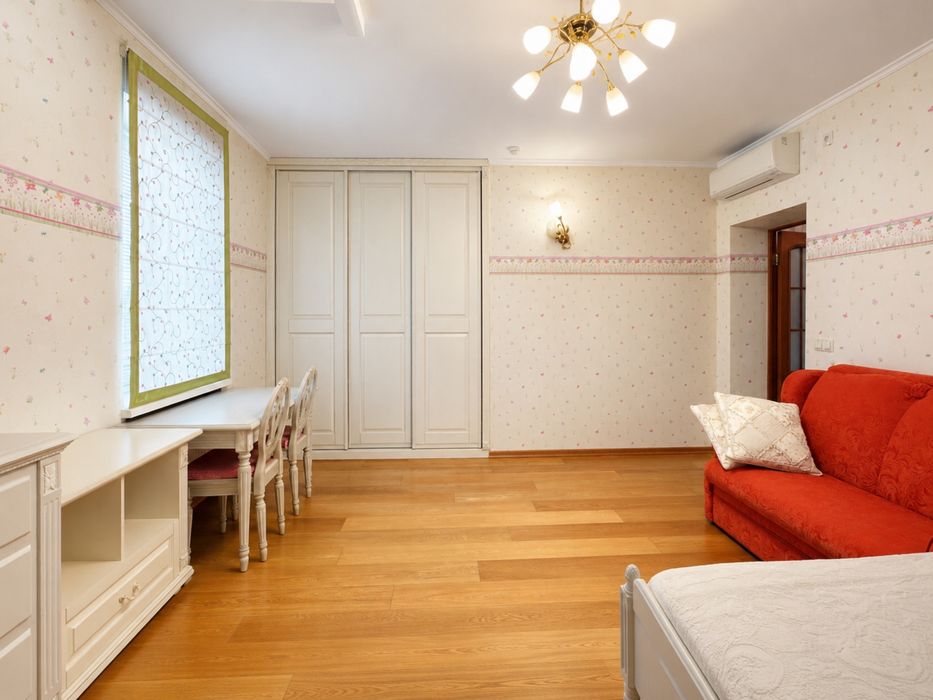 Продаж будинку Центр міста 280м2 ,6 соток ,5 кімнат , гараж №1774